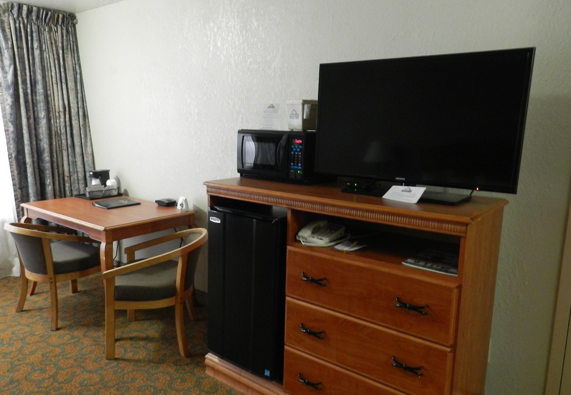 Hotel Clarion Pointe Rhinelander Downtown Exterior foto