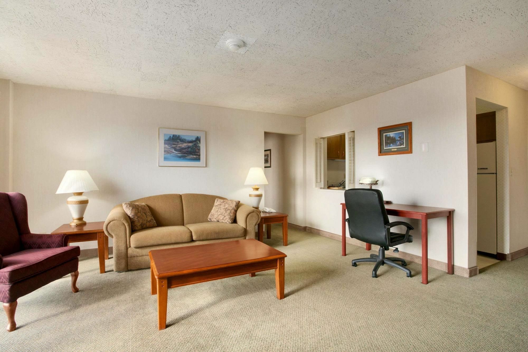 Hotel Clarion Pointe Rhinelander Downtown Exterior foto